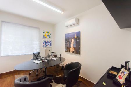 Quarto 01 de casa à venda com 3 quartos, 300m² em Vila Nova Conceição, São Paulo
