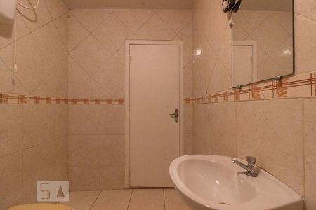 Banheiro de casa para alugar com 3 quartos, 150m² em Carlos Prates, Belo Horizonte