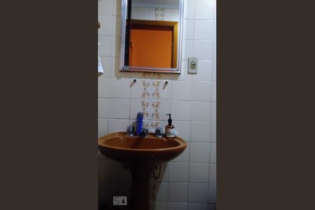 Banheiro de apartamento à venda com 1 quarto, 55m² em Jardim Floresta, Porto Alegre