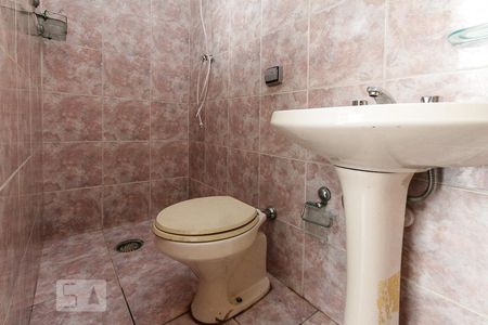 Casa para alugar com 170m², 3 quartos e 2 vagasBanheiro de Serviço