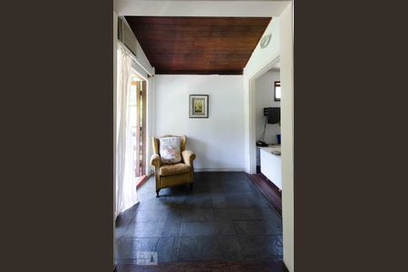 Casa à venda com 250m², 4 quartos e 2 vagas Casa à venda com 250m², 4 quartos e 2 vagasSuite