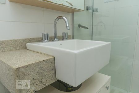 Detalhe do banheiro de apartamento para alugar com 2 quartos, 50m² em Parque Imperial, São Paulo