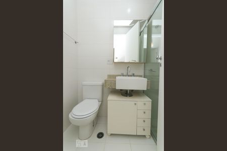 Banheiro de apartamento para alugar com 2 quartos, 50m² em Parque Imperial, São Paulo