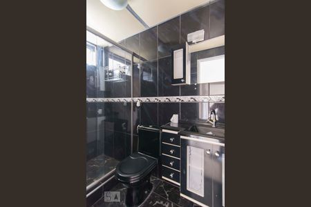 Banheiro de apartamento à venda com 2 quartos, 67m² em Moinho Velho, São Paulo