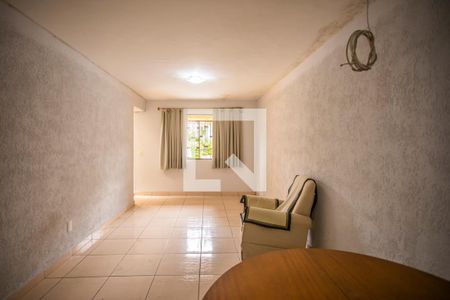 Casa à venda com 275m², 4 quartos e 3 vagas Casa à venda com 275m², 4 quartos e 3 vagasSala - Casa 2