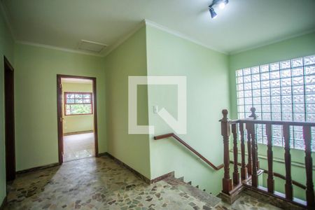 Casa à venda com 275m², 4 quartos e 3 vagas Casa à venda com 275m², 4 quartos e 3 vagasCorredor - Quartos