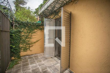 Casa à venda com 275m², 4 quartos e 3 vagas Casa à venda com 275m², 4 quartos e 3 vagasVaranda