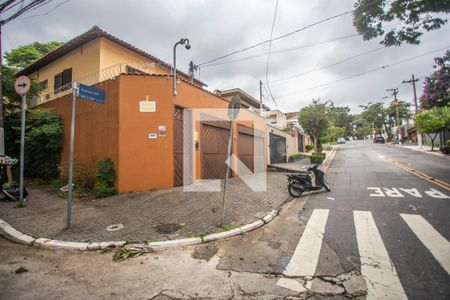 Casa à venda com 275m², 4 quartos e 3 vagas Casa à venda com 275m², 4 quartos e 3 vagasFachada