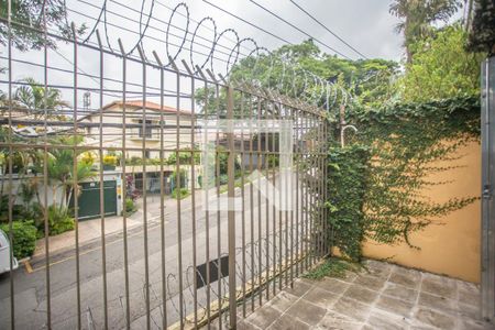 Casa à venda com 275m², 4 quartos e 3 vagas Casa à venda com 275m², 4 quartos e 3 vagasVaranda
