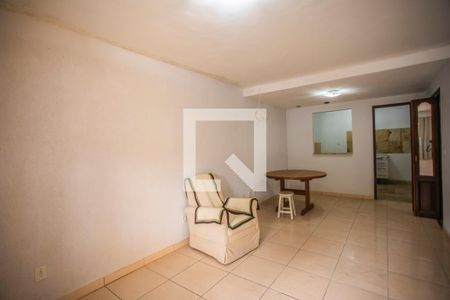 Casa à venda com 275m², 4 quartos e 3 vagas Casa à venda com 275m², 4 quartos e 3 vagasSala - Casa 2