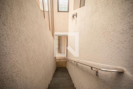 Casa à venda com 275m², 4 quartos e 3 vagas Casa à venda com 275m², 4 quartos e 3 vagasEscadas - Edícula