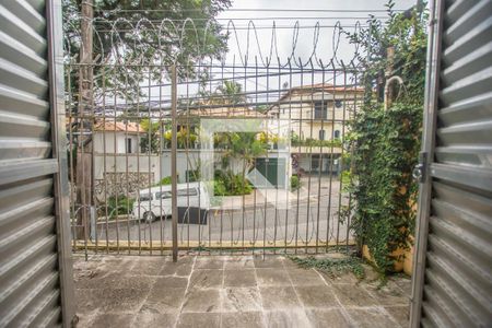 Casa à venda com 275m², 4 quartos e 3 vagas Casa à venda com 275m², 4 quartos e 3 vagasVaranda