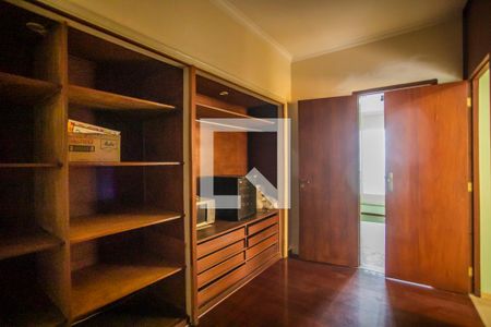 Casa à venda com 275m², 4 quartos e 3 vagas Casa à venda com 275m², 4 quartos e 3 vagasCloset