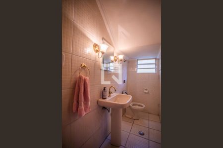 Casa à venda com 275m², 4 quartos e 3 vagas Casa à venda com 275m², 4 quartos e 3 vagasLavabo