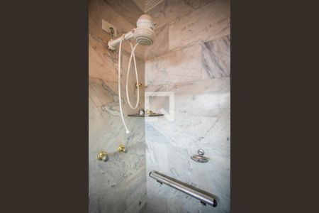 Casa à venda com 275m², 4 quartos e 3 vagas Casa à venda com 275m², 4 quartos e 3 vagasBanheiro Suíte - Chuveiro