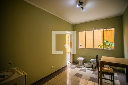 Casa à venda com 275m², 4 quartos e 3 vagas Casa à venda com 275m², 4 quartos e 3 vagasCopa