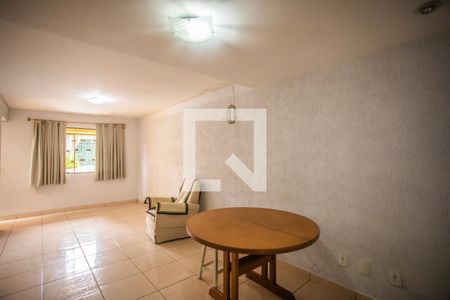 Casa à venda com 275m², 4 quartos e 3 vagas Casa à venda com 275m², 4 quartos e 3 vagasSala - Casa 2