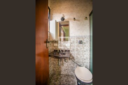 Casa à venda com 275m², 4 quartos e 3 vagas Casa à venda com 275m², 4 quartos e 3 vagasBanheiro Suíte