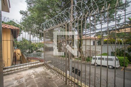 Casa à venda com 275m², 4 quartos e 3 vagas Casa à venda com 275m², 4 quartos e 3 vagasVaranda