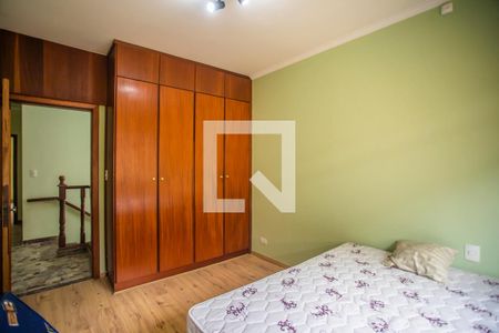 Casa à venda com 275m², 4 quartos e 3 vagas Casa à venda com 275m², 4 quartos e 3 vagasQuarto 4