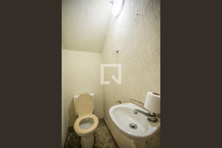 Casa à venda com 275m², 4 quartos e 3 vagas Casa à venda com 275m², 4 quartos e 3 vagasLavabo