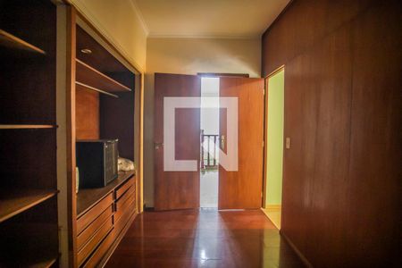 Casa à venda com 275m², 4 quartos e 3 vagas Casa à venda com 275m², 4 quartos e 3 vagasCloset