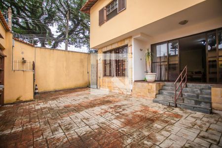 Casa à venda com 275m², 4 quartos e 3 vagas Casa à venda com 275m², 4 quartos e 3 vagasGaragem