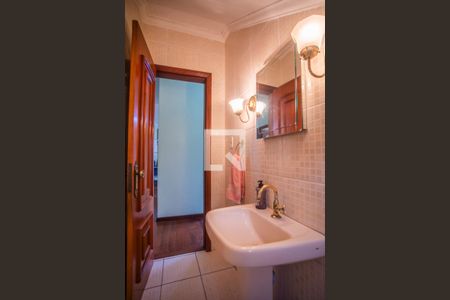 Casa à venda com 275m², 4 quartos e 3 vagas Casa à venda com 275m², 4 quartos e 3 vagasLavabo