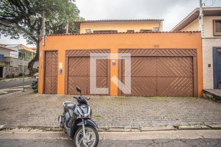 Casa à venda com 275m², 4 quartos e 3 vagas Casa à venda com 275m², 4 quartos e 3 vagasFachada