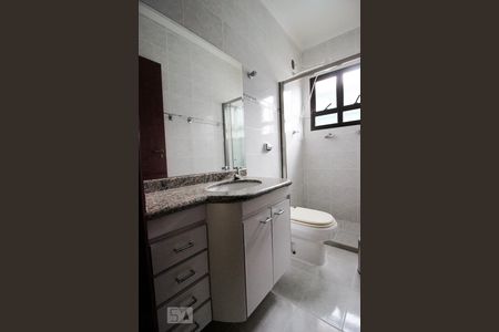 Banheiro de casa para alugar com 3 quartos, 270m² em Jardim Cachoeira, São Paulo