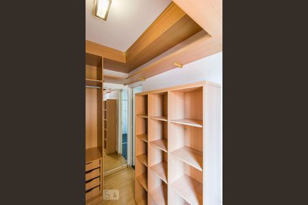 Closet de apartamento para alugar com 2 quartos, 74m² em Quitaúna, Osasco