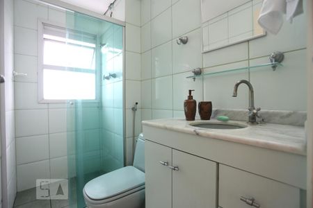 Banheiro de apartamento para alugar com 1 quarto, 38m² em Bela Vista, São Paulo