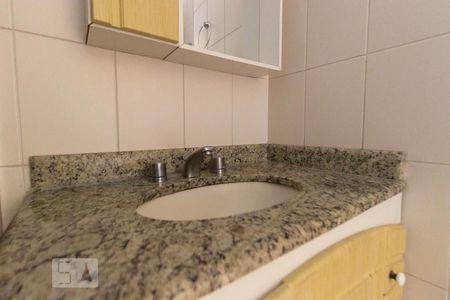 Apartamento à venda com 55m², 2 quartos e 1 vaga Apartamento à venda com 55m², 2 quartos e 1 vagaBanheiro