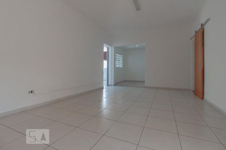 Casa à venda com 6 quartos, 300m² em Vila Firmiano Pinto, São Paulo