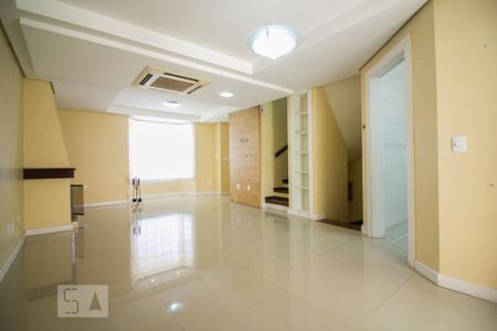 1º piso - Sala de casa de condomínio à venda com 4 quartos, 220m² em Chácara das Pedras, Porto Alegre