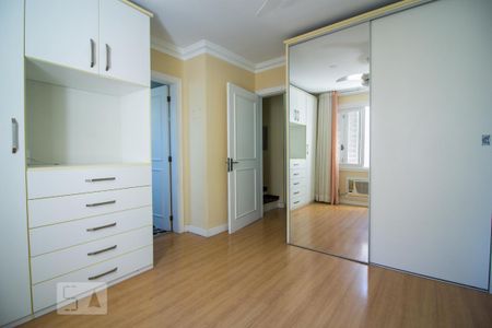 2º piso - Quarto 1 de casa de condomínio à venda com 4 quartos, 220m² em Chácara das Pedras, Porto Alegre