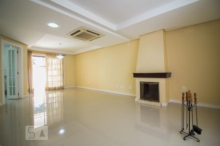 1º piso - Sala de casa de condomínio à venda com 4 quartos, 220m² em Chácara das Pedras, Porto Alegre
