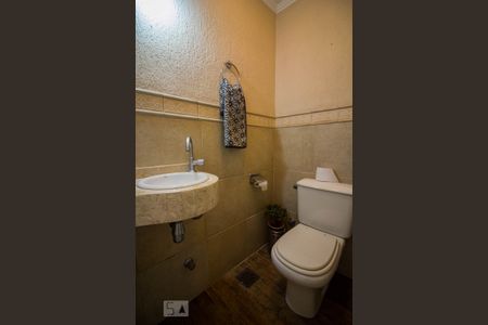 1º piso - Lavabo de casa de condomínio à venda com 4 quartos, 220m² em Chácara das Pedras, Porto Alegre