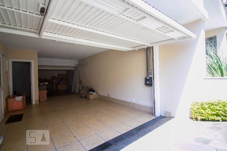 Casa de condomínio à venda com 220m², 4 quartos e 2 vagas Casa de condomínio à venda com 220m², 4 quartos e 2 vagasGaragem
