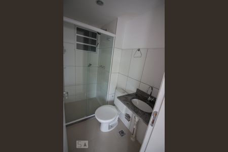 Banheiro de apartamento para alugar com 3 quartos, 68m² em Taquara, Rio de Janeiro