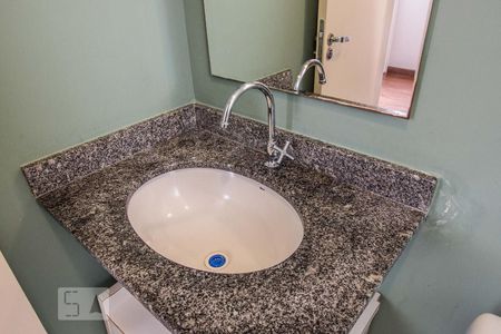 Apartamento à venda com 79m², 2 quartos e 2 vagasBanheiro da Suíte