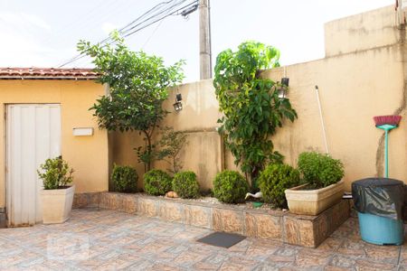 Casa à venda com 160m², 3 quartos e 3 vagas Casa à venda com 160m², 3 quartos e 3 vagasÁrea