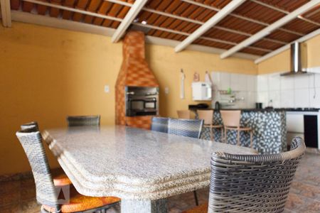 Casa à venda com 160m², 3 quartos e 3 vagas Casa à venda com 160m², 3 quartos e 3 vagasÁrea Gourmet