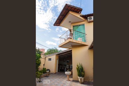 Casa à venda com 160m², 3 quartos e 3 vagas Casa à venda com 160m², 3 quartos e 3 vagasFachada