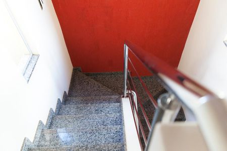 Casa à venda com 160m², 3 quartos e 3 vagas Casa à venda com 160m², 3 quartos e 3 vagasEscada