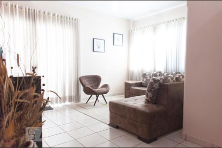 Casa à venda com 160m², 3 quartos e 3 vagas Casa à venda com 160m², 3 quartos e 3 vagasSala 2