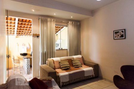 Casa à venda com 160m², 3 quartos e 3 vagas Casa à venda com 160m², 3 quartos e 3 vagasSala