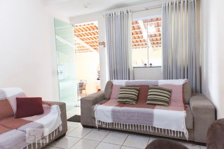 Casa à venda com 160m², 3 quartos e 3 vagas Casa à venda com 160m², 3 quartos e 3 vagasSala