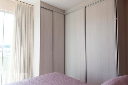 Casa à venda com 160m², 3 quartos e 3 vagas Casa à venda com 160m², 3 quartos e 3 vagasSuíte