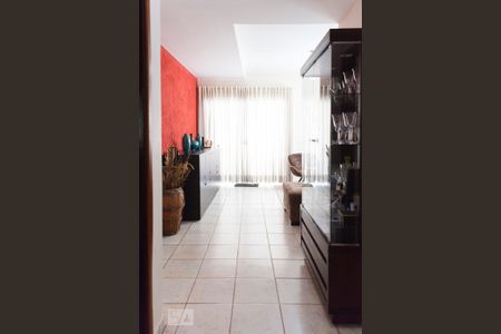 Casa à venda com 160m², 3 quartos e 3 vagas Casa à venda com 160m², 3 quartos e 3 vagasCorredor